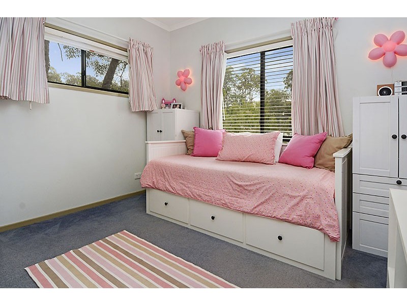 31 Larwood Place, Ferny Hills QLD 4055