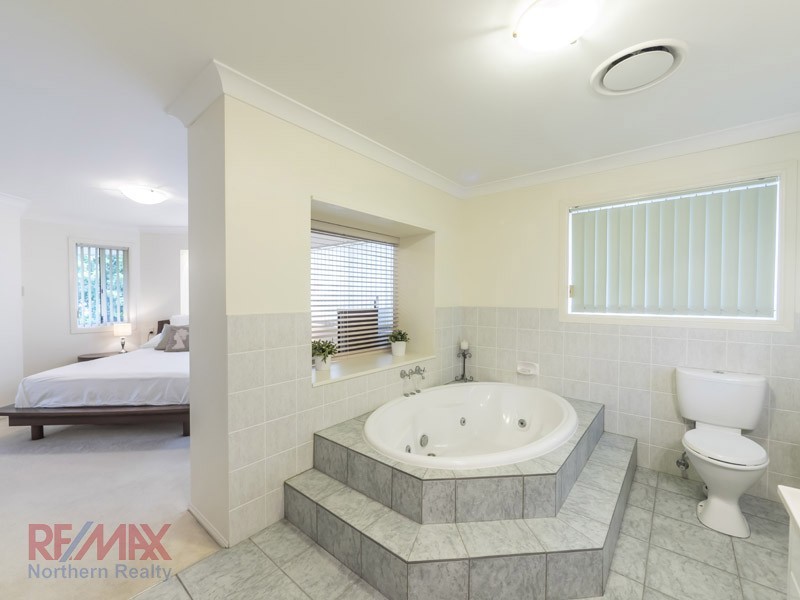 12 Diana Court, Eatons Hill QLD 4037