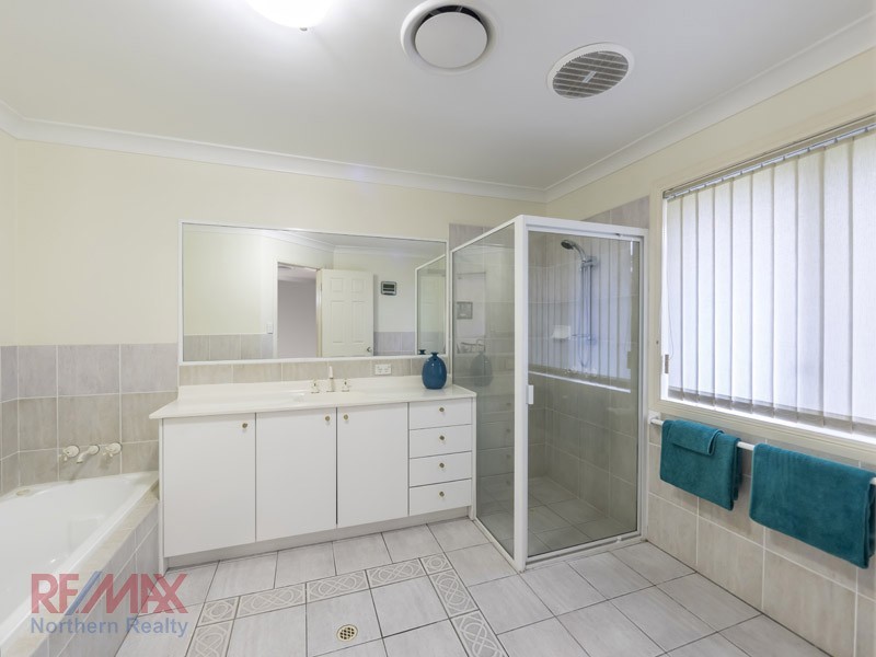 12 Diana Court, Eatons Hill QLD 4037