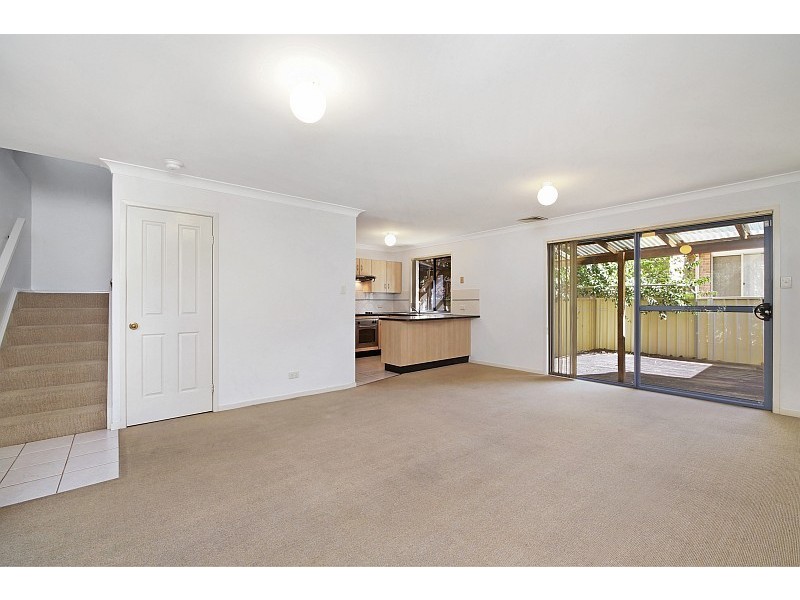 2/18 York Street, Point Frederick NSW 2250