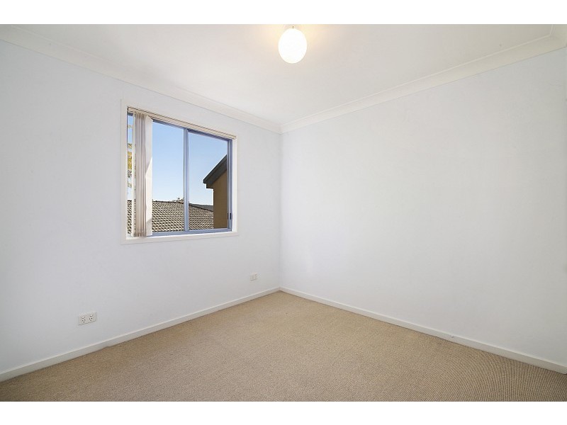 2/18 York Street, Point Frederick NSW 2250