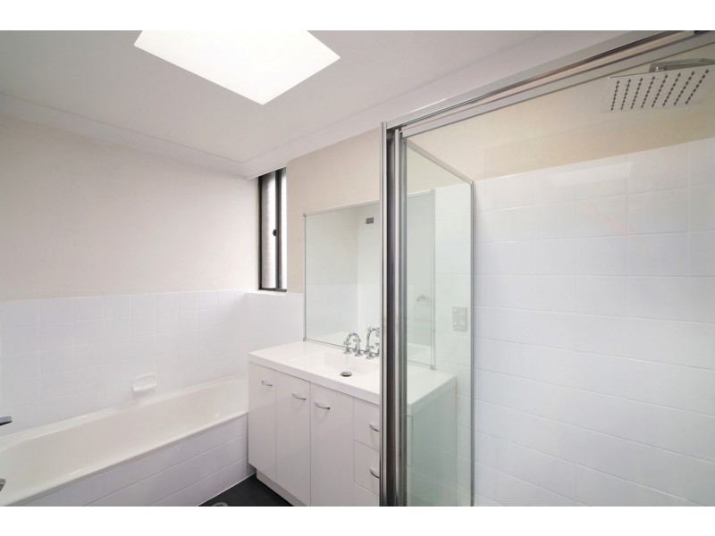 27/3 Joseph Lloyd Close, Gosford NSW 2250