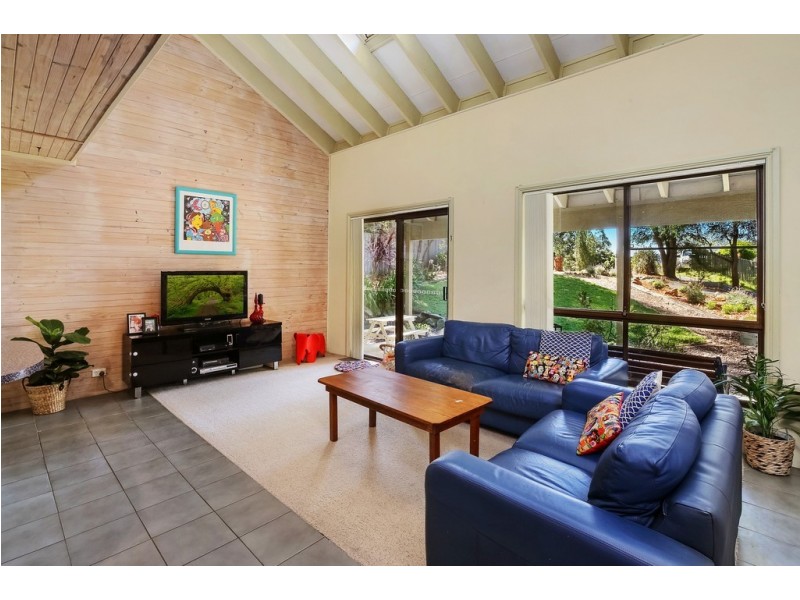 13 Pamela Close, Green Point NSW 2251