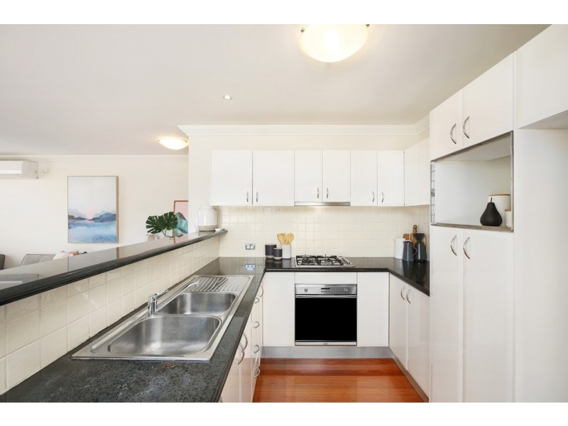 29/92 John Whiteway Drive, Gosford NSW 2250