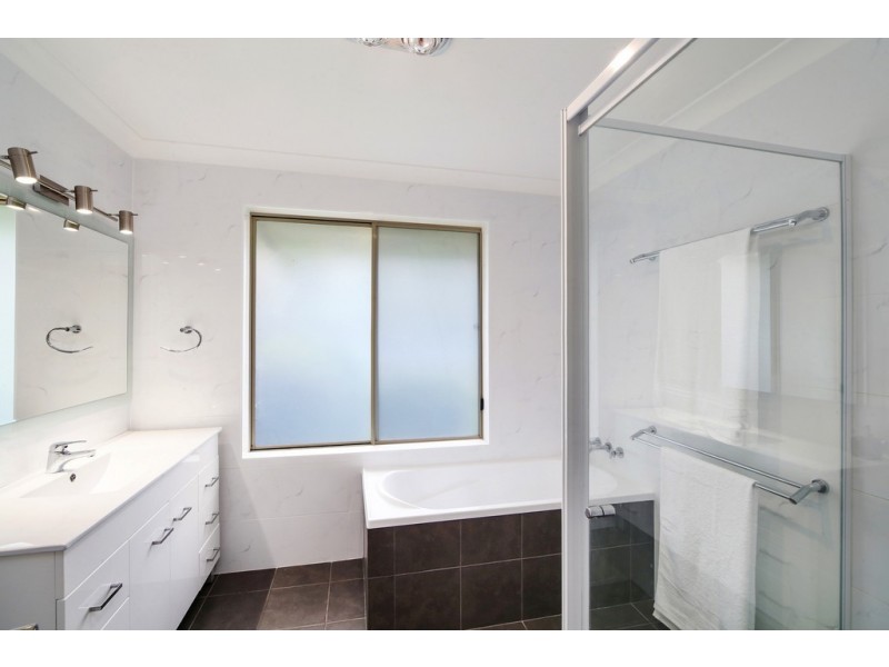 18 Woodbine Close, Lisarow NSW 2250