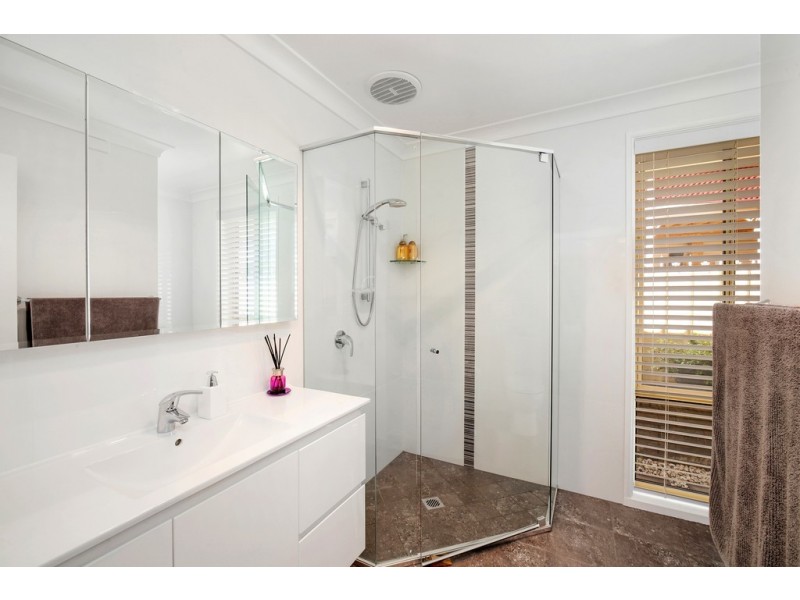 2/2 Koolang Road, Green Point NSW 2251