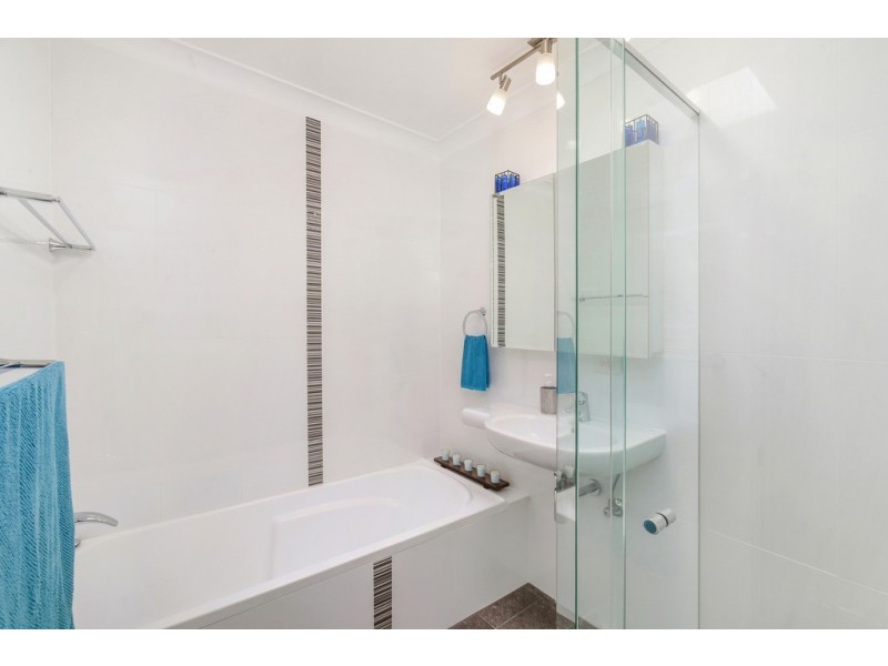 2/2 Koolang Road, Green Point NSW 2251