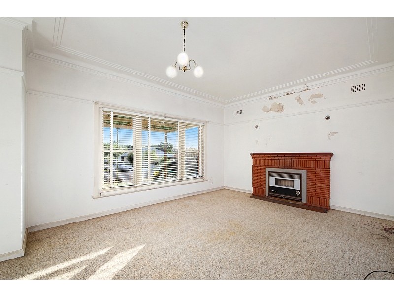 17 Melbourne Street, East Gosford NSW 2250