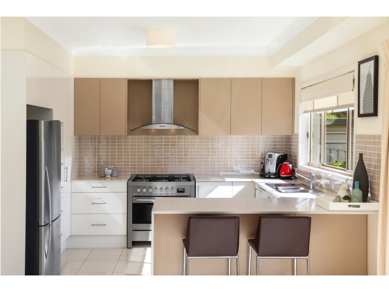 11 Victor Close, Green Point NSW 2251