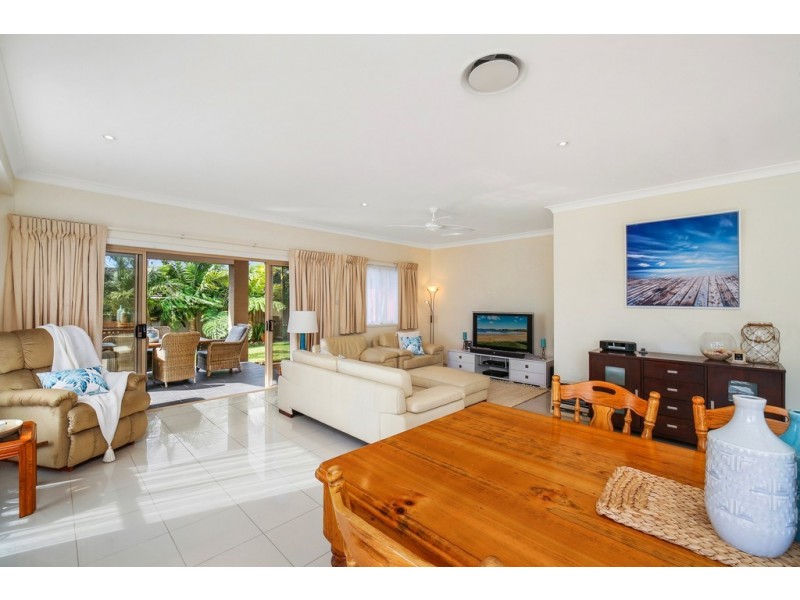 11 Victor Close, Green Point NSW 2251