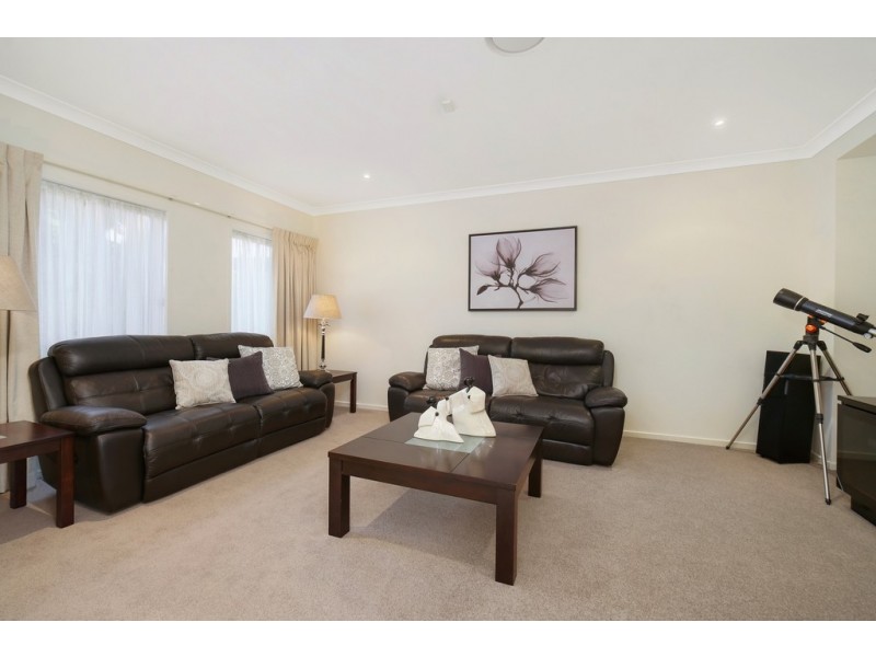 11 Victor Close, Green Point NSW 2251