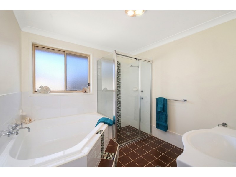 11 Victor Close, Green Point NSW 2251