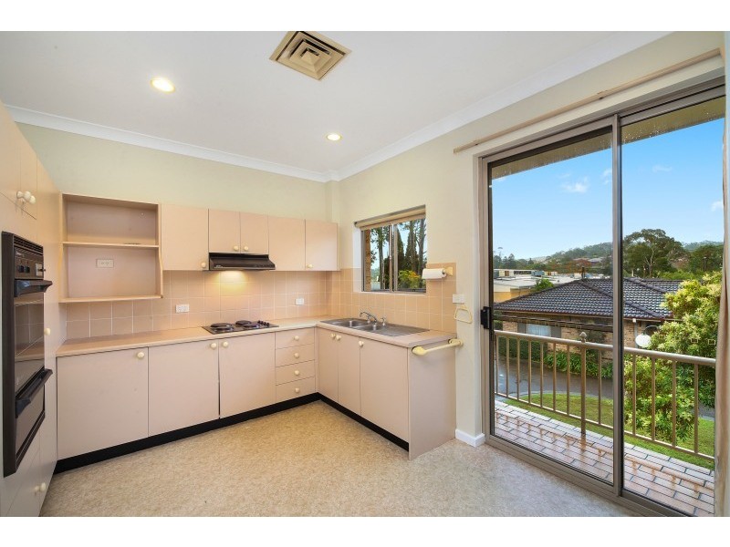 10/12 Kinarra Avenue, Wyoming NSW 2250