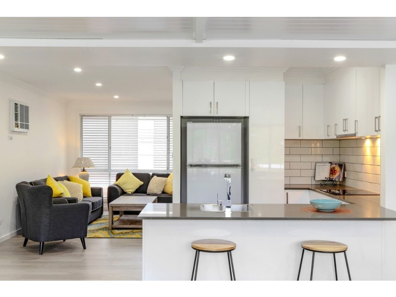 1 Binya Avenue, Wyoming NSW 2250
