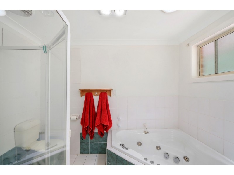 18 Pamela Close, Green Point NSW 2251