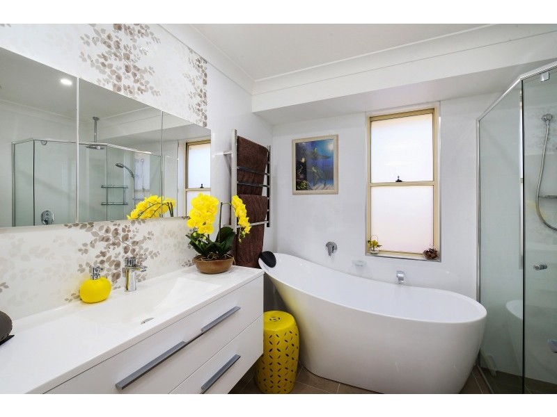 12 Greenlee Street, Green Point NSW 2251