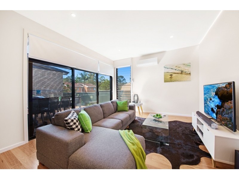 2/17 Brougham Street, East Gosford NSW 2250