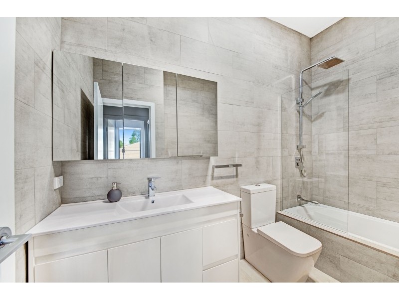 2/17 Brougham Street, East Gosford NSW 2250