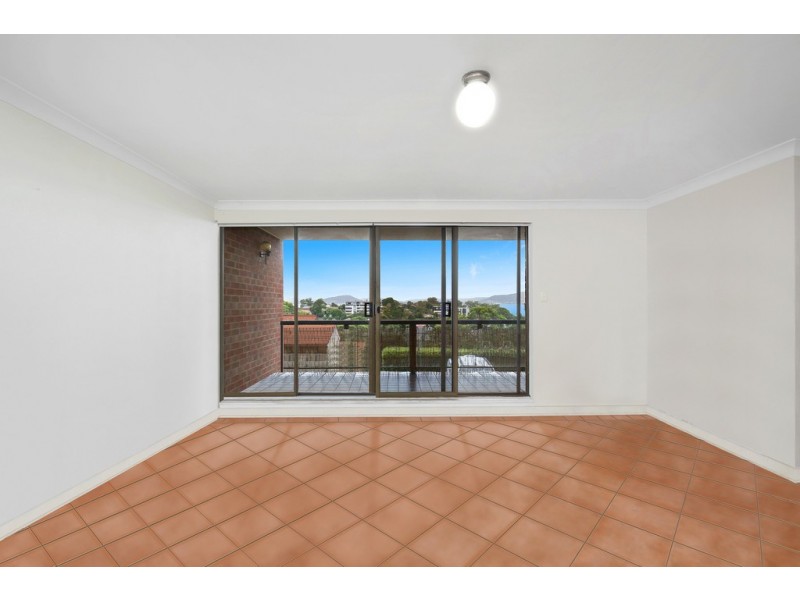 19/3 Joseph Lloyd Close, Gosford NSW 2250
