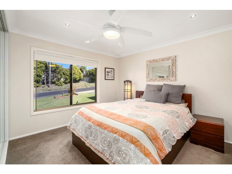 5 Crawford Crescent, Wyoming NSW 2250