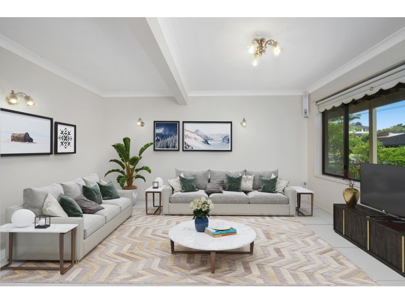 8 Althea Place, Point Clare NSW 2250