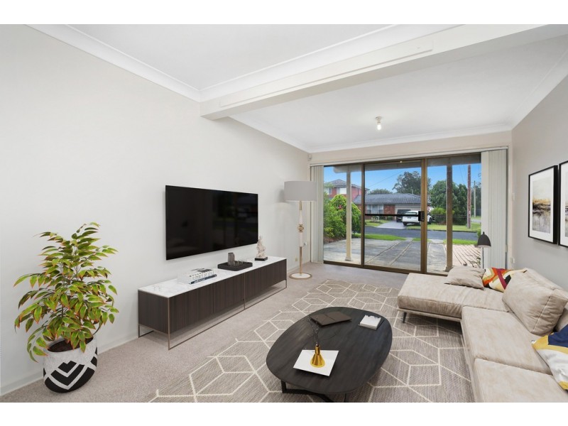 8 Althea Place, Point Clare NSW 2250