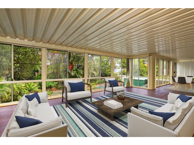 8 Althea Place, Point Clare NSW 2250