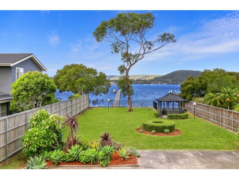 83 Albany Street, Point Frederick NSW 2250