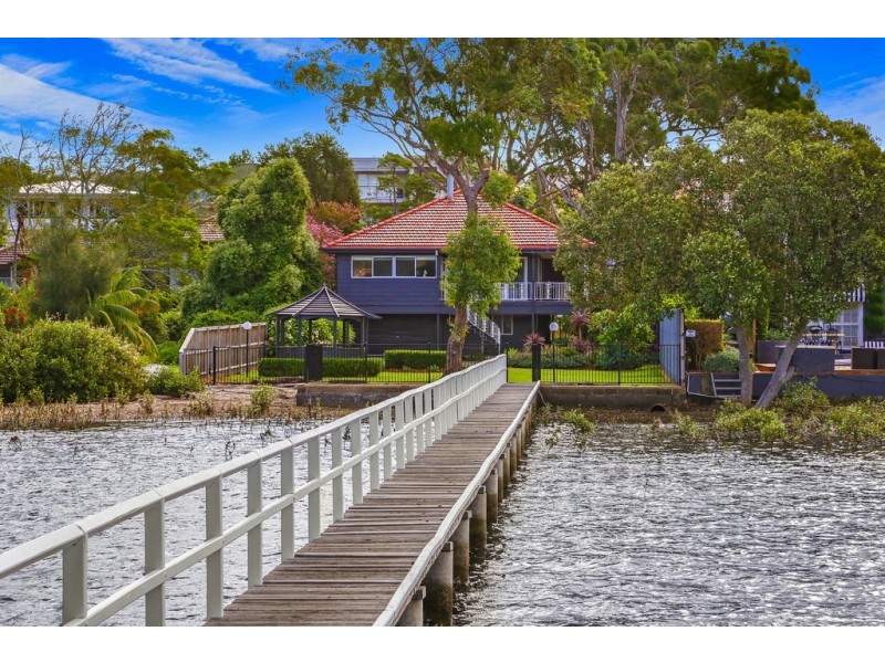 83 Albany Street, Point Frederick NSW 2250