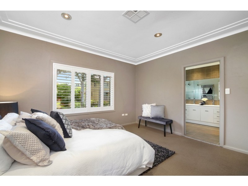 83 Albany Street, Point Frederick NSW 2250