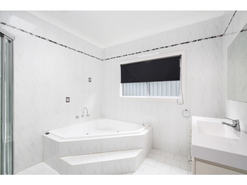 38 Henry Parry Drive, East Gosford NSW 2250