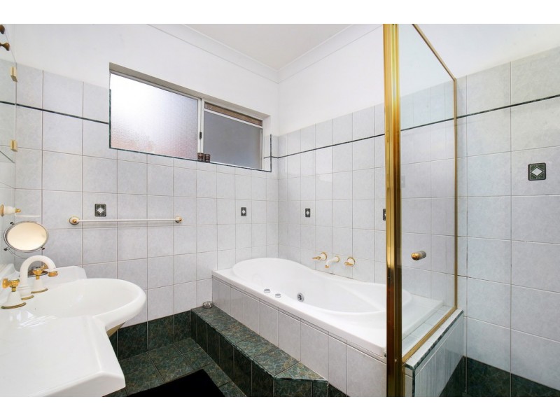 17 Bay View Avenue, East Gosford NSW 2250