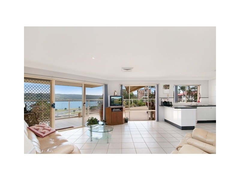 12/2-4 Mulkarra Avenue, Gosford NSW 2250