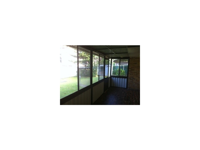 6 Bottlebrush Close, Wyoming NSW 2250