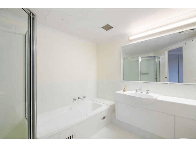 8/91 John Whiteway Drive, Gosford NSW 2250