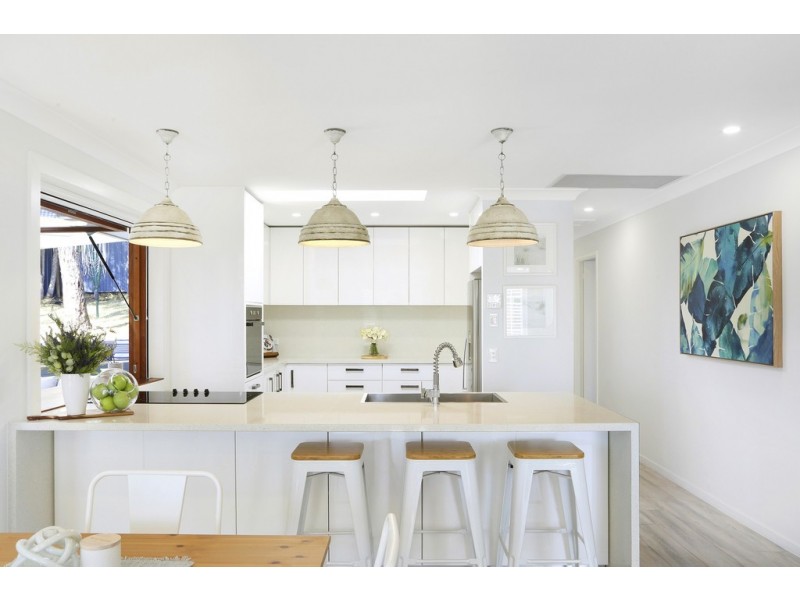 1 Merideth Place, Green Point NSW 2251