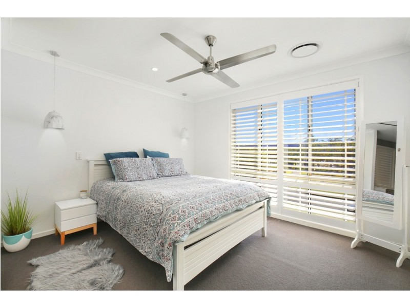 1 Merideth Place, Green Point NSW 2251