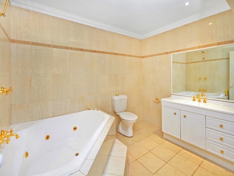 21/2 Adcock Avenue, West Gosford NSW 2250