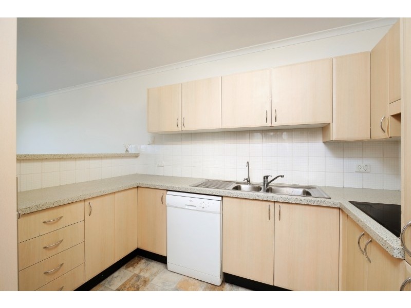 8/91 John Whiteway Drive, Gosford NSW 2250