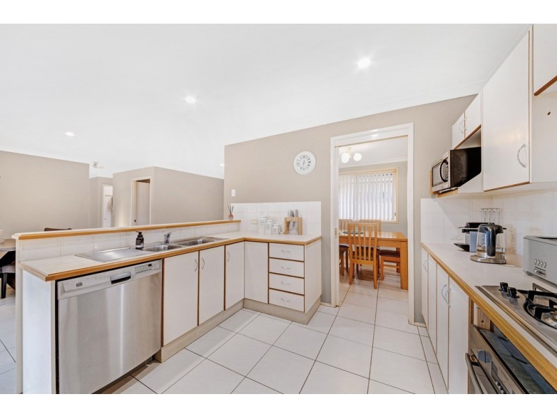 5 Parry Place, Point Clare NSW 2250
