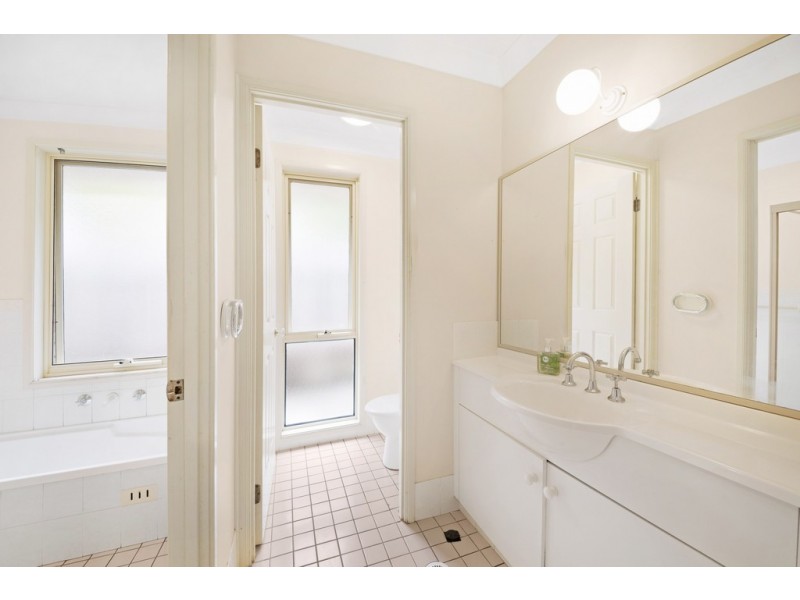 5 Parry Place, Point Clare NSW 2250