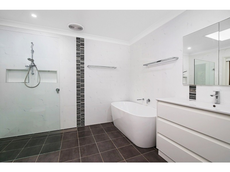 32 White Cedar Close, Green Point NSW 2251