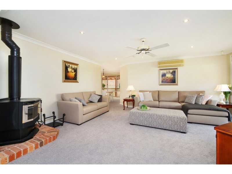 18 Beveridge Drive, Green Point NSW 2251