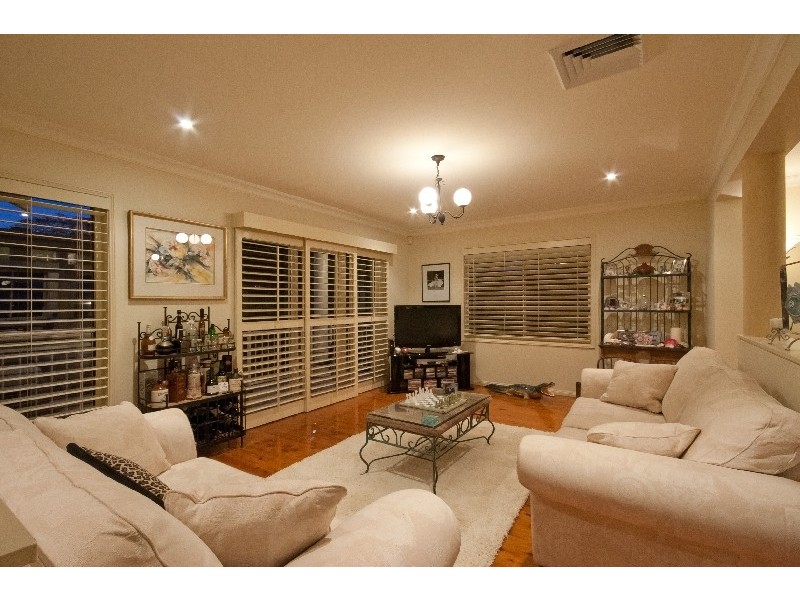 85 Albany Street, Point Frederick NSW 2250
