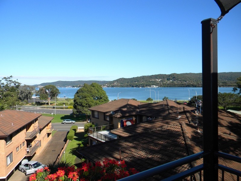 1/7 Broadview Avenue, Gosford NSW 2250