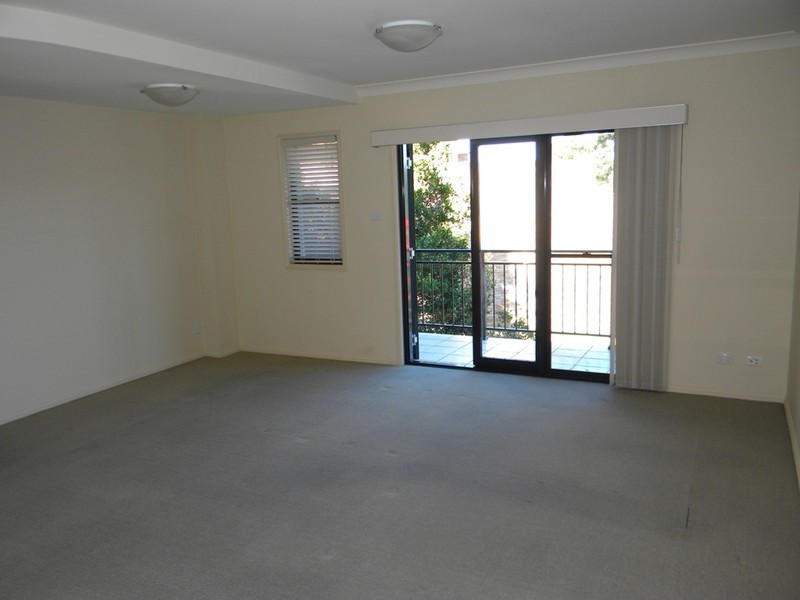 1/7 Broadview Avenue, Gosford NSW 2250