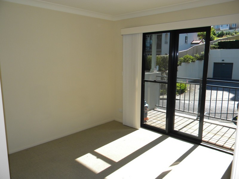 1/7 Broadview Avenue, Gosford NSW 2250