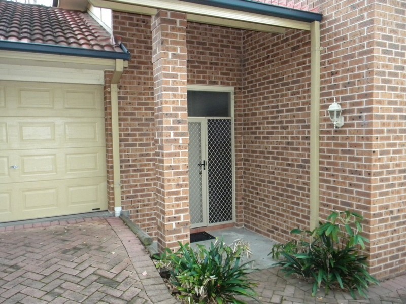 2/5 Beane Street West, Gosford NSW 2250