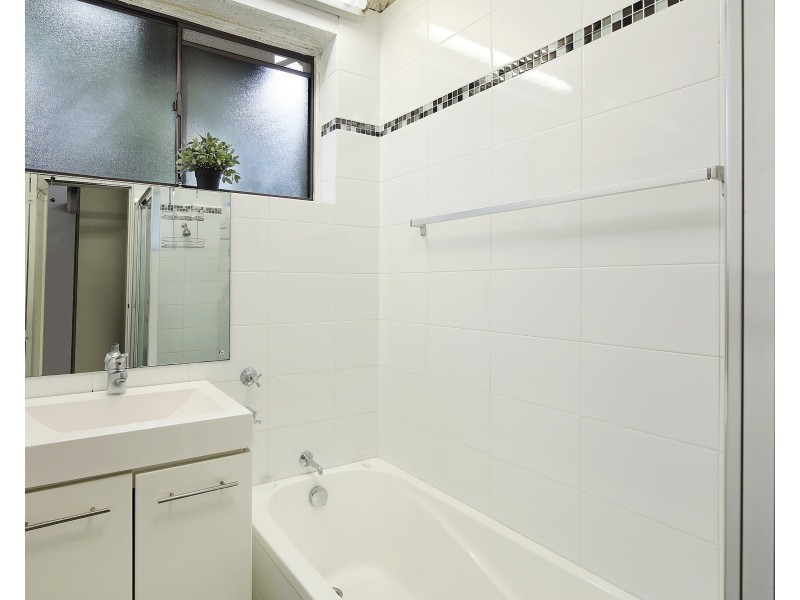 2/3 York Street, Point Frederick NSW 2250