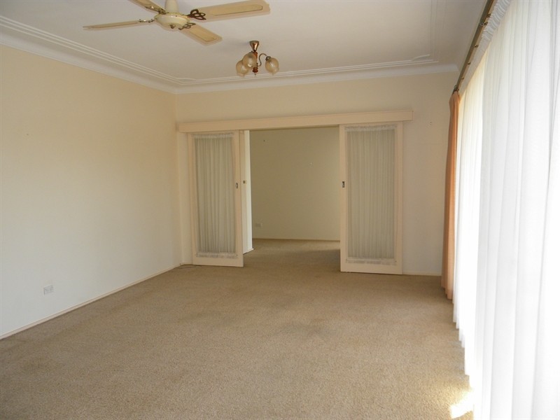 9 Florence Avenue, Point Frederick NSW 2250